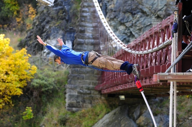 bungy jumping 