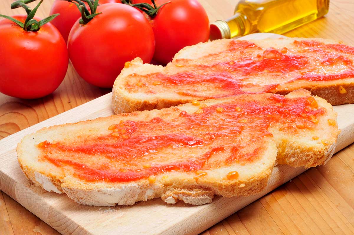 Pa amb tomaquet, bread with tomato, typical of Catalonia, Spain.