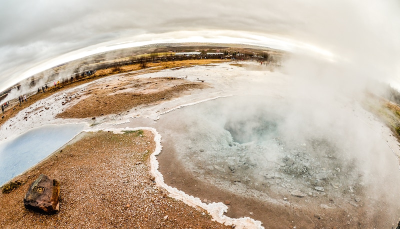 iceland golden circle tour - discovering the Geysir hot springs