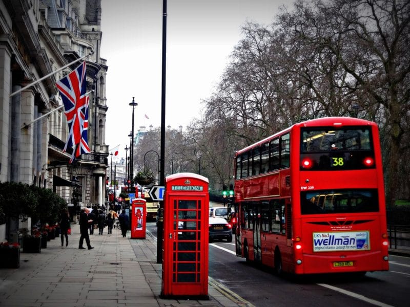 13 expert tips for traveling to London on a budget