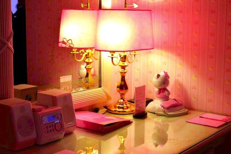 Asia travel advice for the Hello Kitty hotel room 