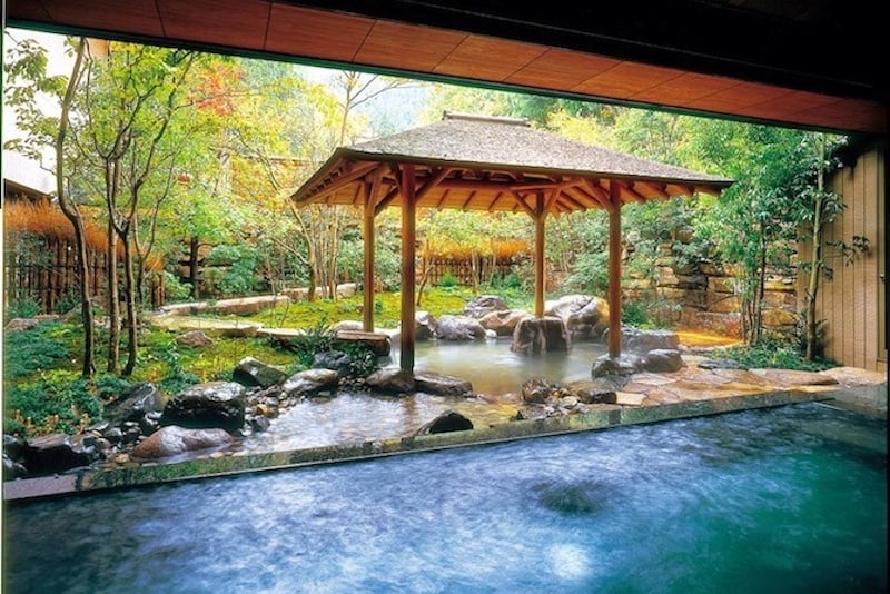 Asia travel guide for visiting a Japanese onsen
