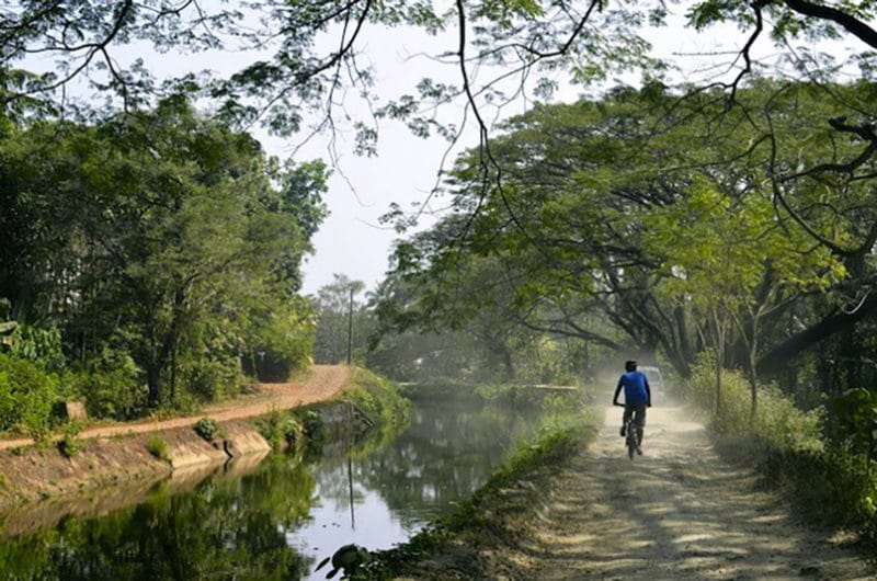 Adventure travel in Asia cycling India's Canal Route