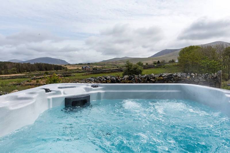 Airbnb offers hotels with private hot tubs in Wales