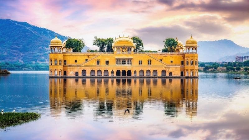 Visiting the Jal Mahal Palace in Jaipur on a solo trip from Delhi