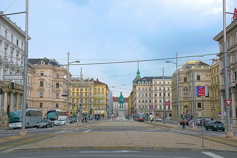 admiring local architecture during solo travel in Vienna