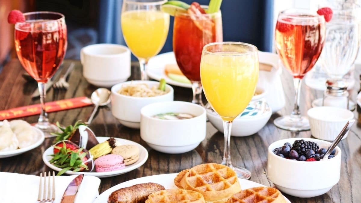 Best Bottomless Brunch In NYC: 31 Amazing Boozy Brunch Places