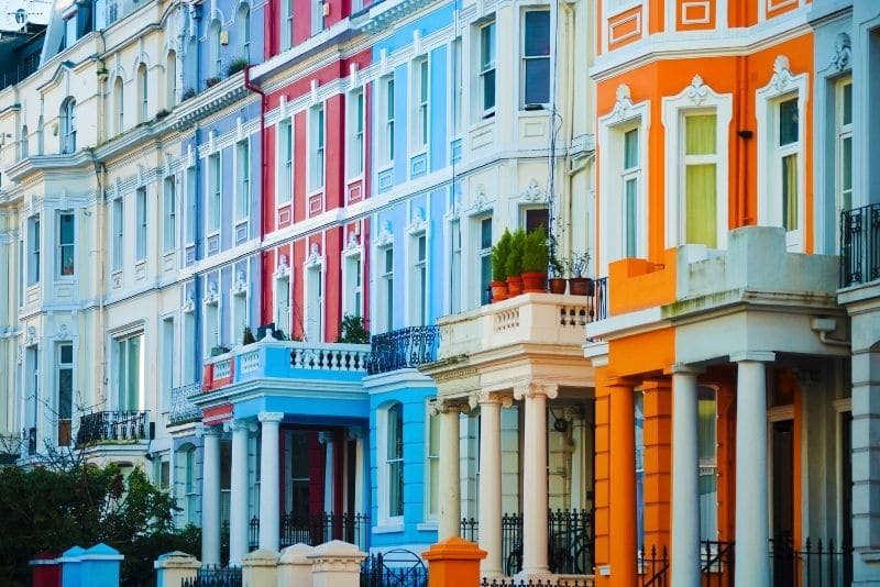 Exploring the colorful facades of Notting Hill during solo travel in London