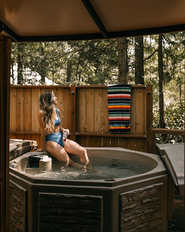 Lakedale is one of the best hotels in Seattle with hot tubs in room