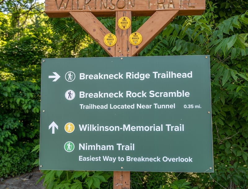 sign sharing how to hike Breakneck Ridge