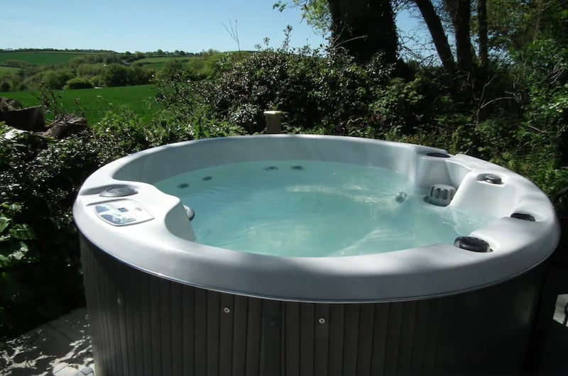 cottage in Cornwall UK with a private hot tub and a lakeside view
