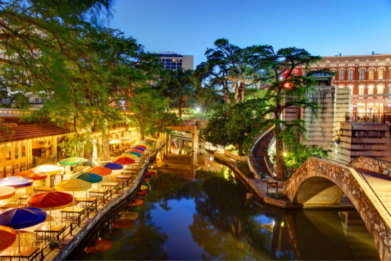 restaurants along the San Antonio Riverwalk at night
