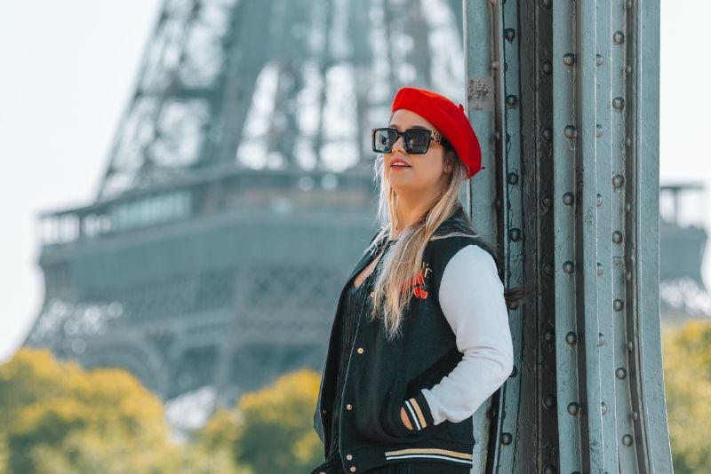 solo female traveler in France in front of the Eiffel Tower