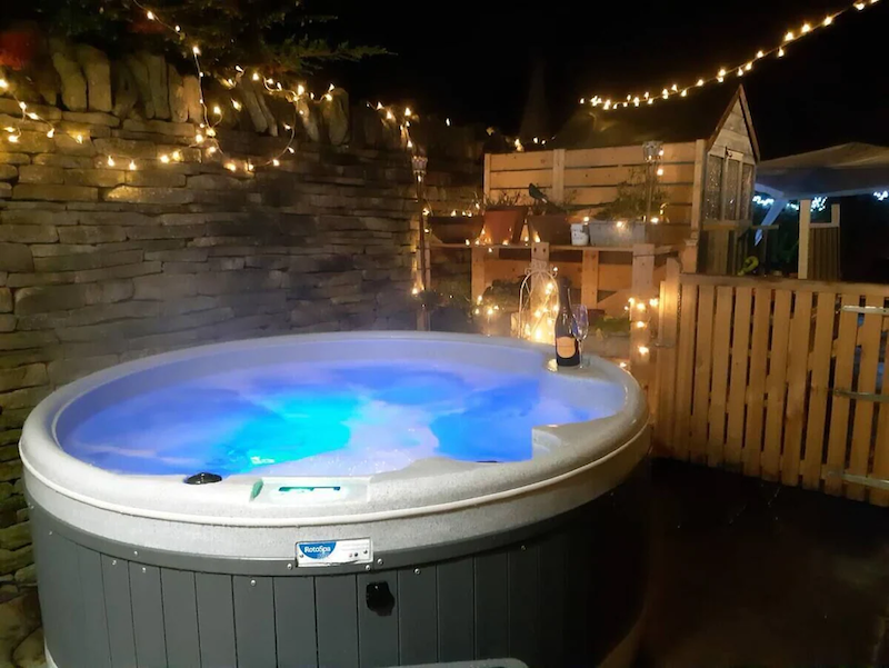 one of the cottages to rent in the Cotswolds with hot tubs at Chipping Camden