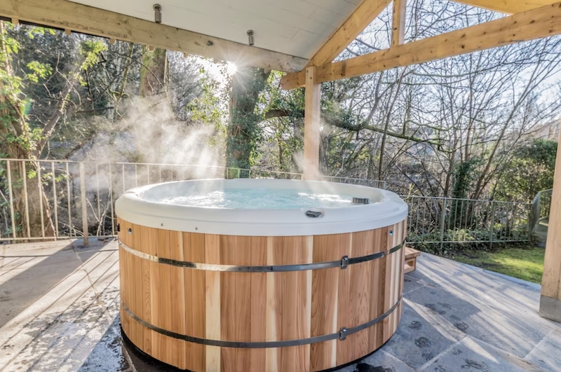 Luxury lodge a hot tub in the Lake District in Ambleside