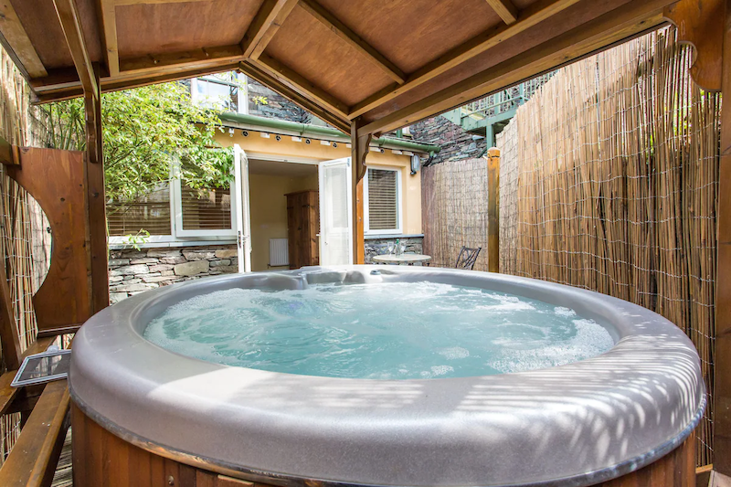 round hot tub at Moss Grove Organic in Grasmere