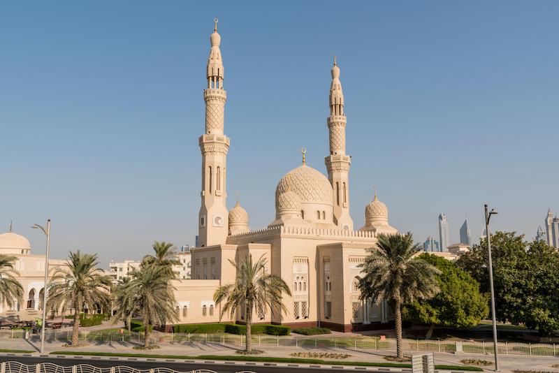 seeing the exterior of the Jumeirah Mosque on a solo trip to Dubai
