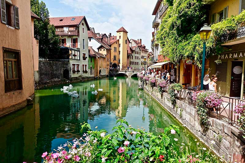 A photo of the canal in Annecy, France.