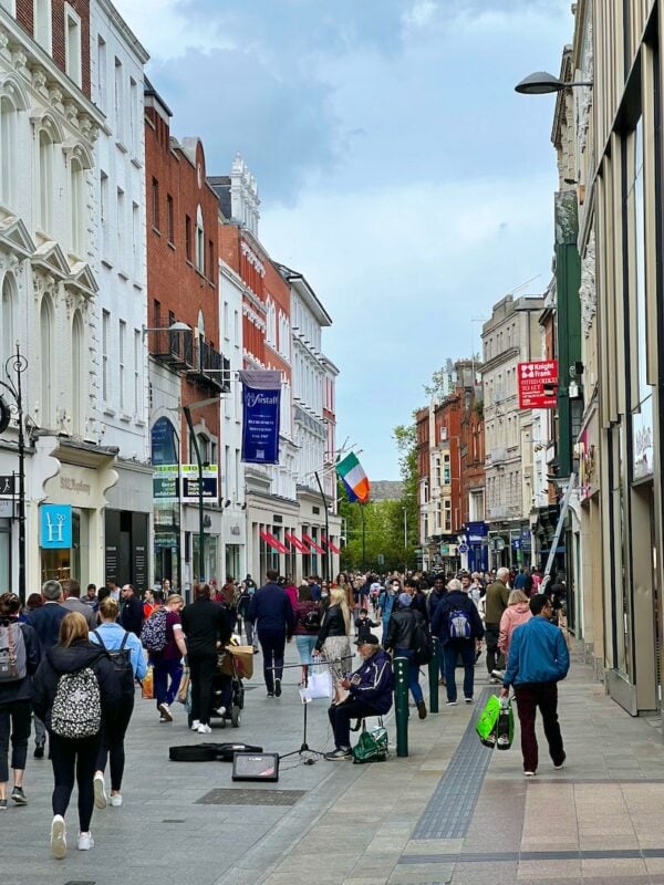 travelers walking down Grafton Street to see buskers during 4 days in Dublin