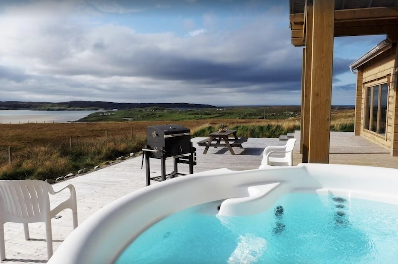 Eagle Lodge luxury hotel with a private hot tub in Scotland