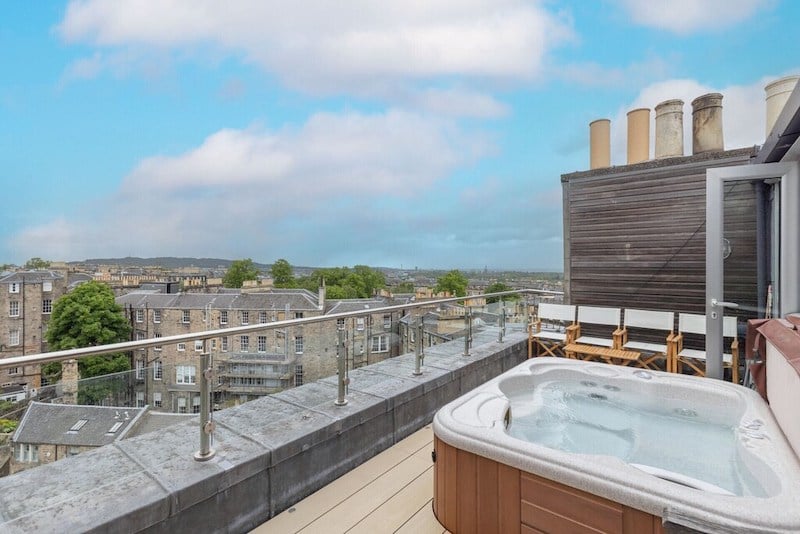 Edinburgh penthouse with rooftop hot tub