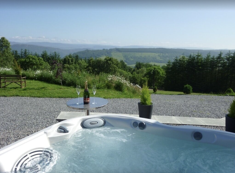 luxury lodge with outdoor hot tub in Scotland