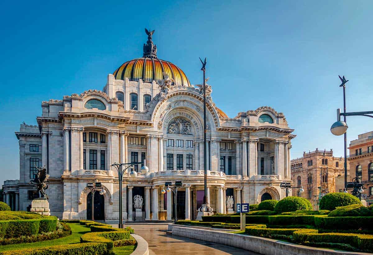 exterior of the Palacio de Bellas Artes in Mexico City