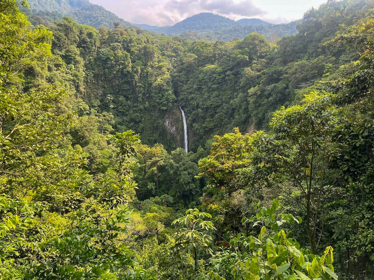 La Fortuna Waterfall cascading down into a lush rainforest, highlighting one of the stunning destinations in a 5 day Costa Rica itinerary.